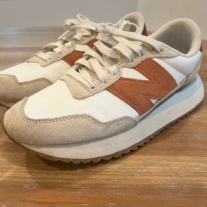WOMENS 237 NEW BALANCE SNEAKERS SIZE 8